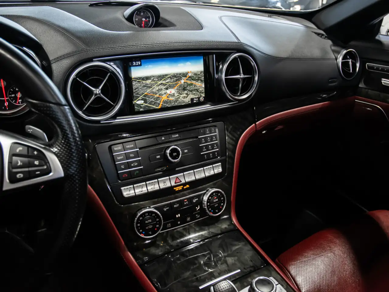 Mercedes-Benz SL снимка Mercedes-Benz SL