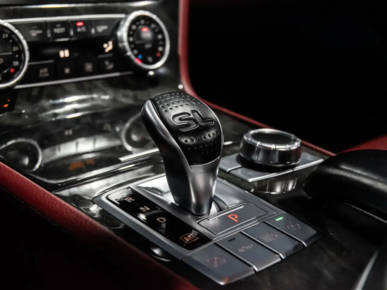 Mercedes-Benz SL снимка Mercedes-Benz SL