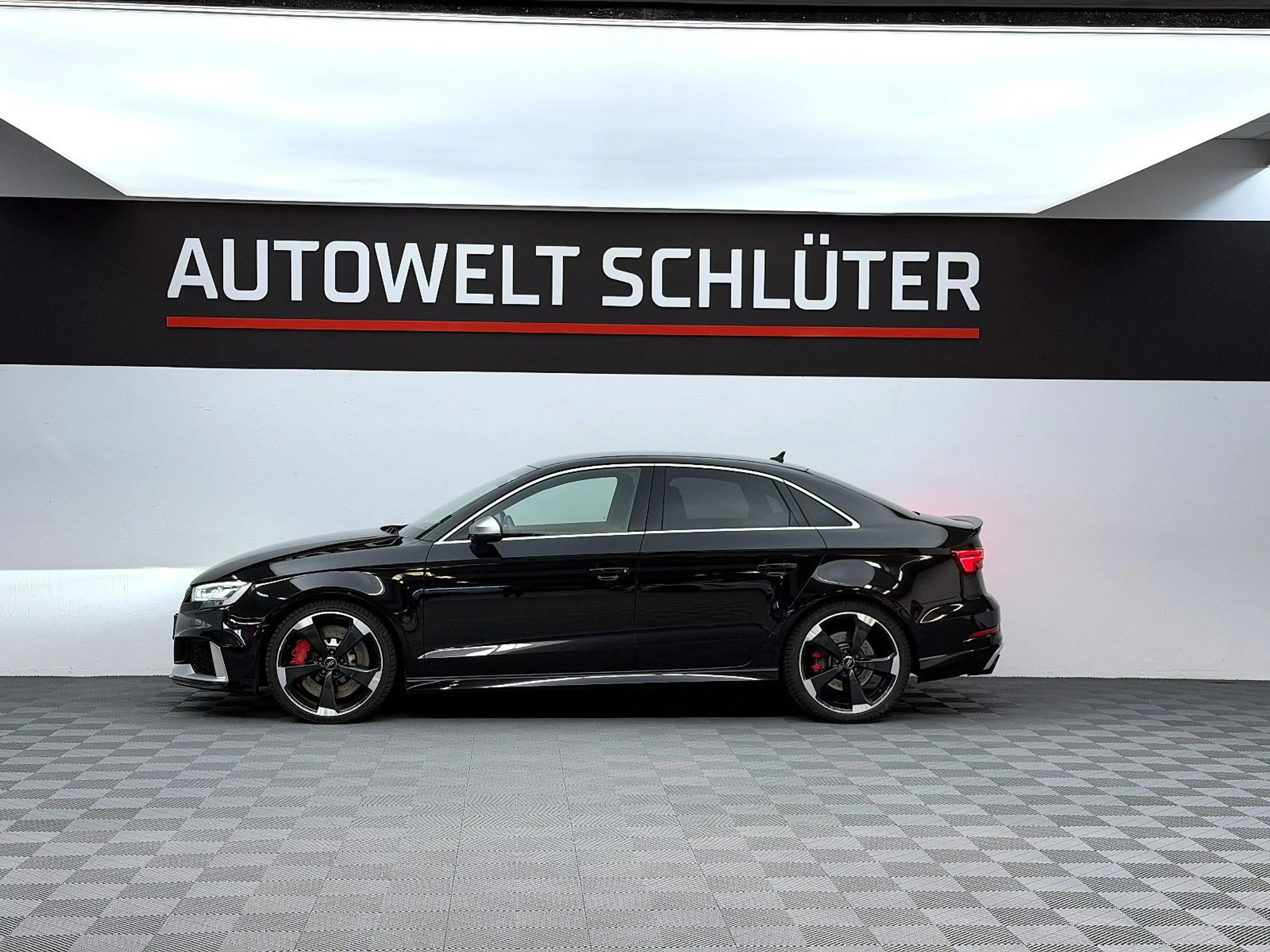 Audi RS3 Lim. 2.5 TFSI quattro* — photo 3