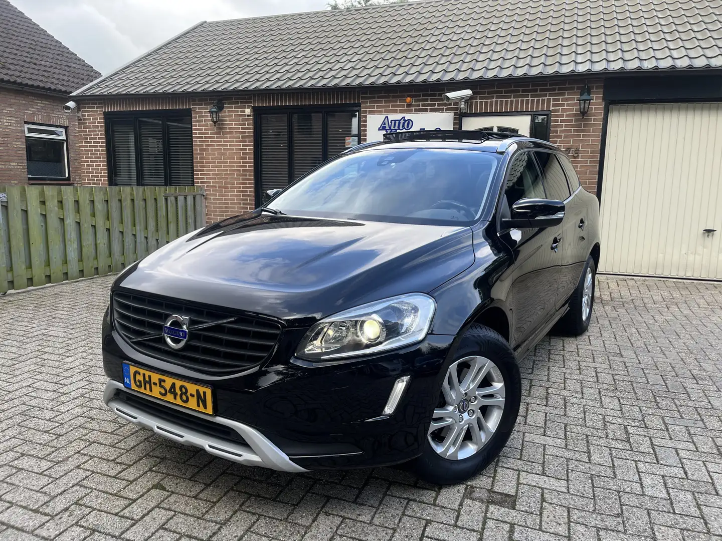 Volvo XC60 2.4 D5 221 pk AWD Ocean Race Trekhaak Schwarz - 1