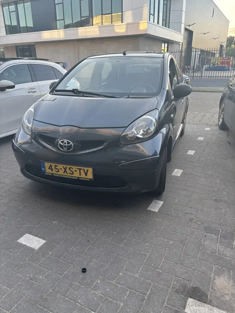 Toyota Aygo 1.0-12V Grijs - 1