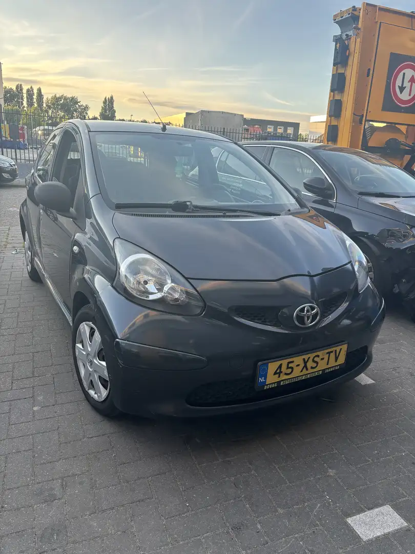 Toyota Aygo 1.0-12V Grijs - 2
