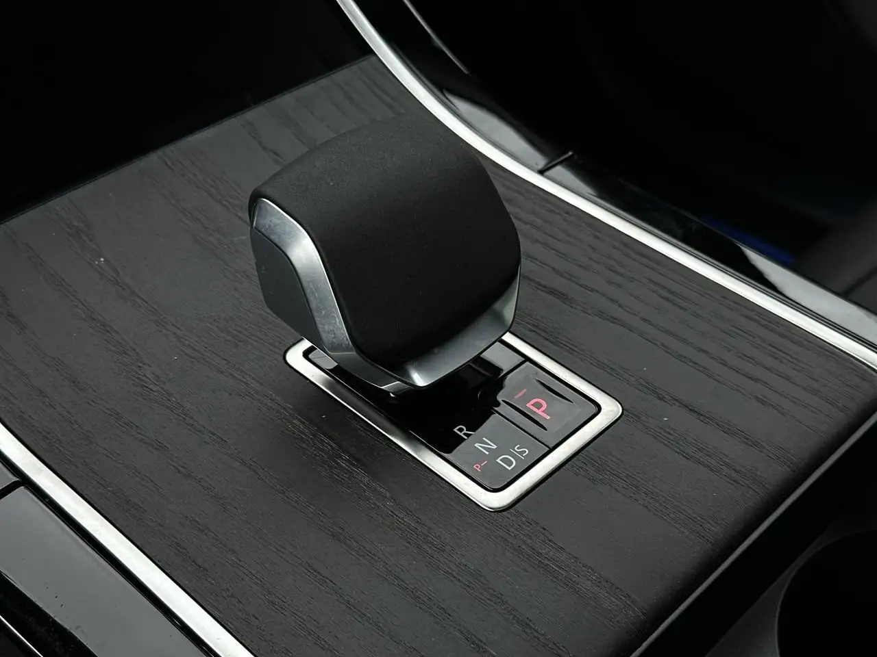 Land Rover Range Rover Velar снимка Land Rover Range Rover Velar
