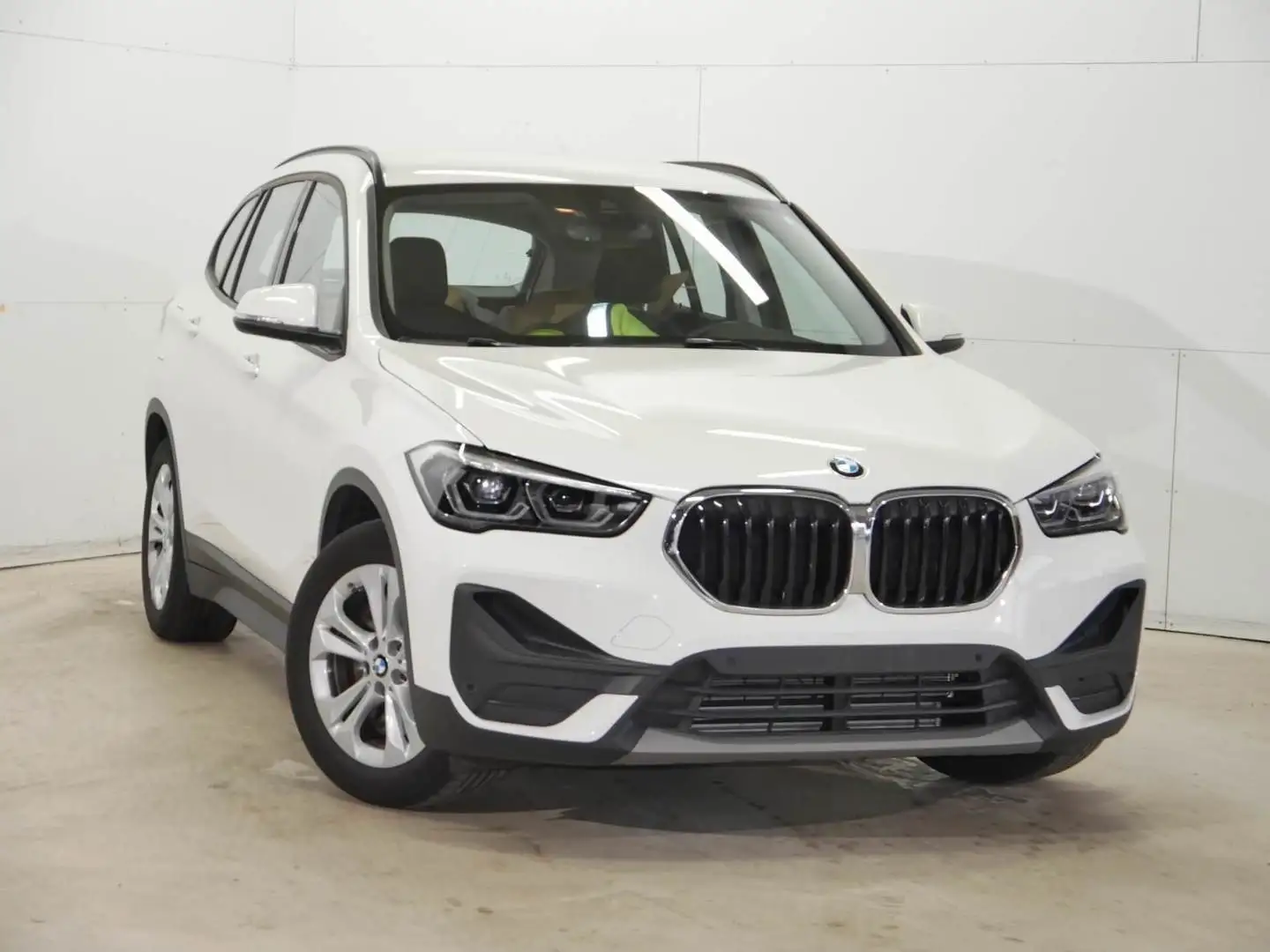 BMW X1 xDrive25e Advantage DAB LED Navi Tempomat Blanco - 2