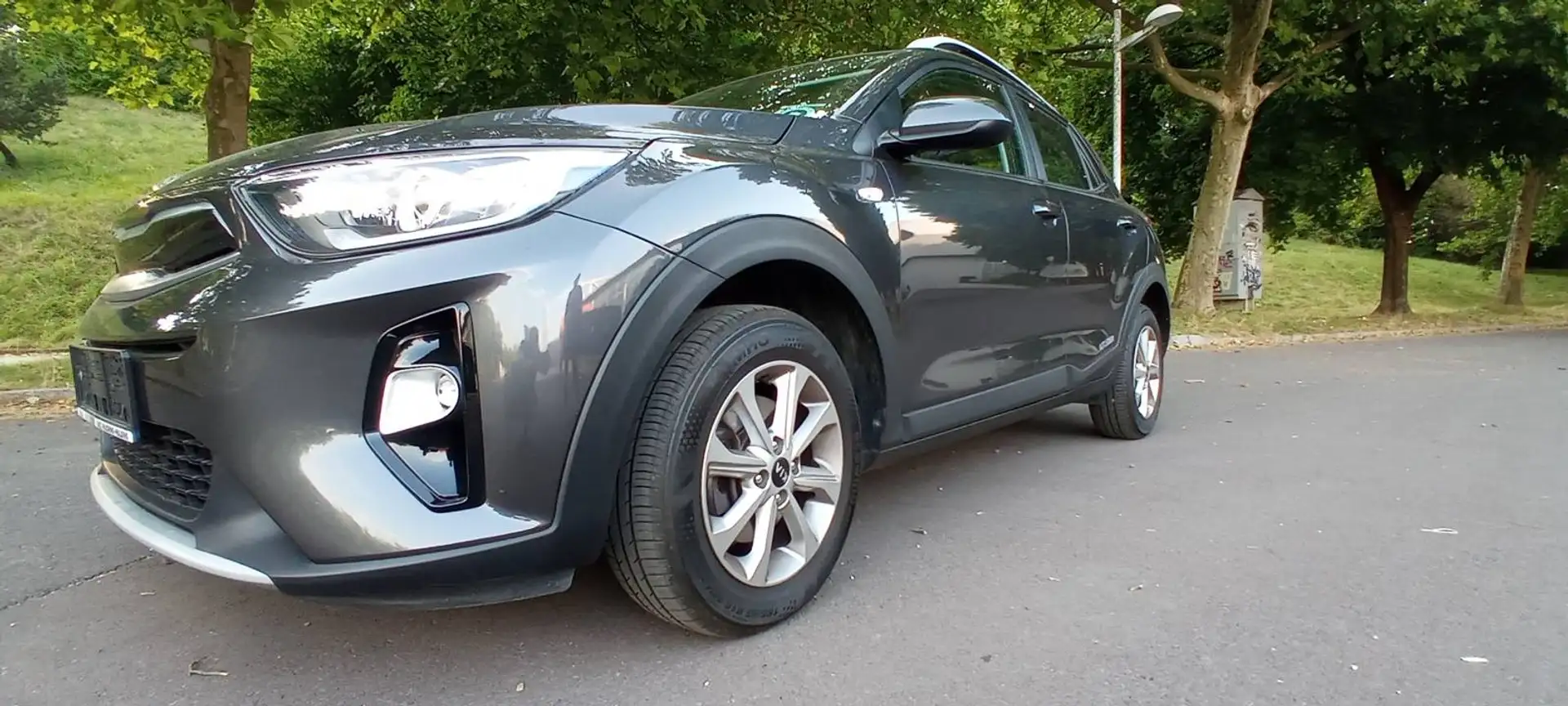 Kia Stonic Stonic 1,25 MPI ISG Silber Silber Grau - 2