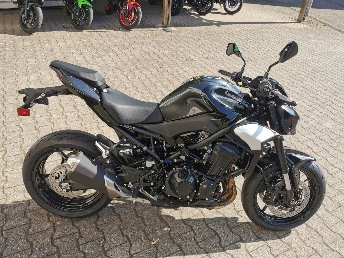 Kawasaki Z 900 Zwart - 2