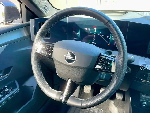Opel Astra view 12