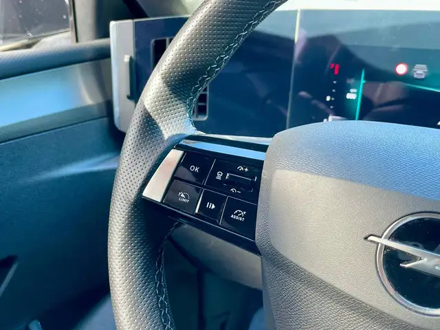 Opel Astra view 13
