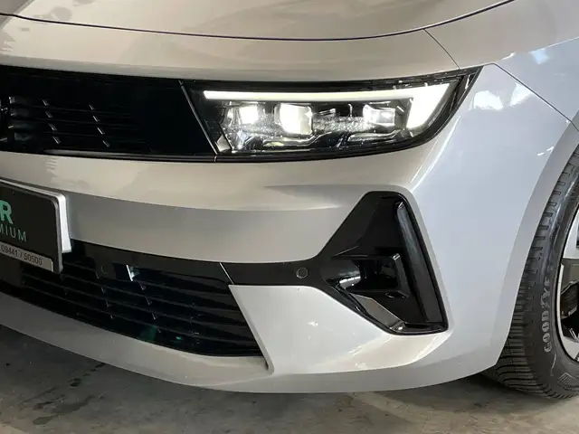 Opel Astra view 4