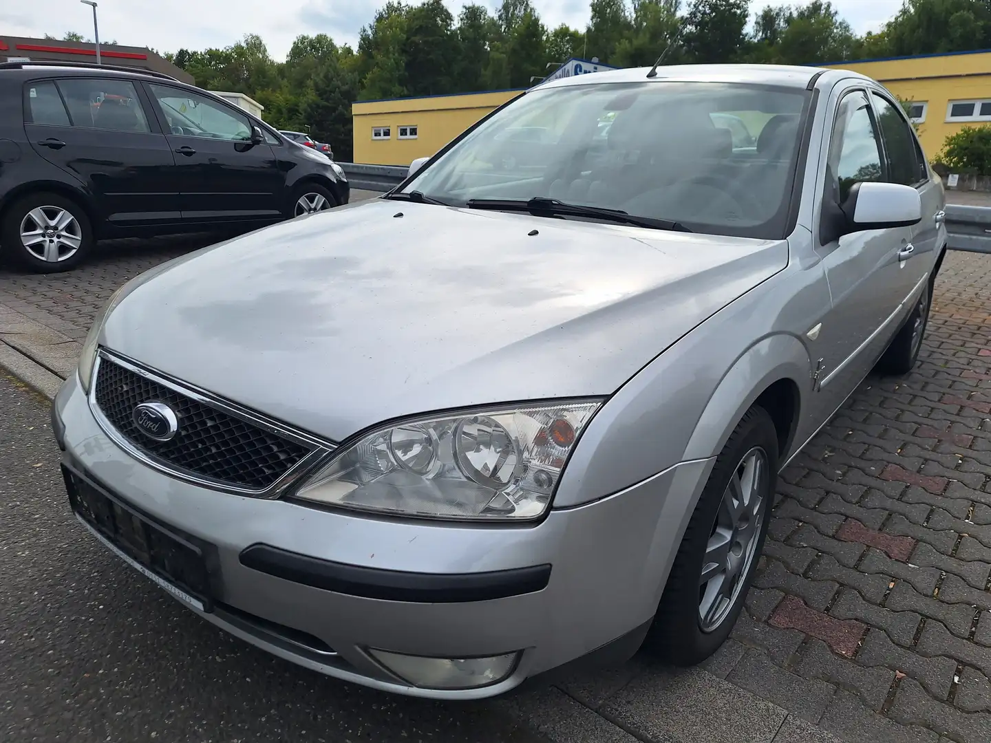 Ford Mondeo Ghia Silver - 1