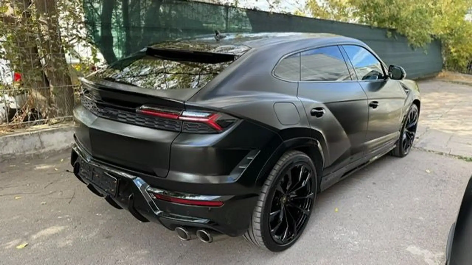 Lamborghini Urus SE - Akrapovic/Bang&Olufsen/Pano Leder AUT Schwarz - 2