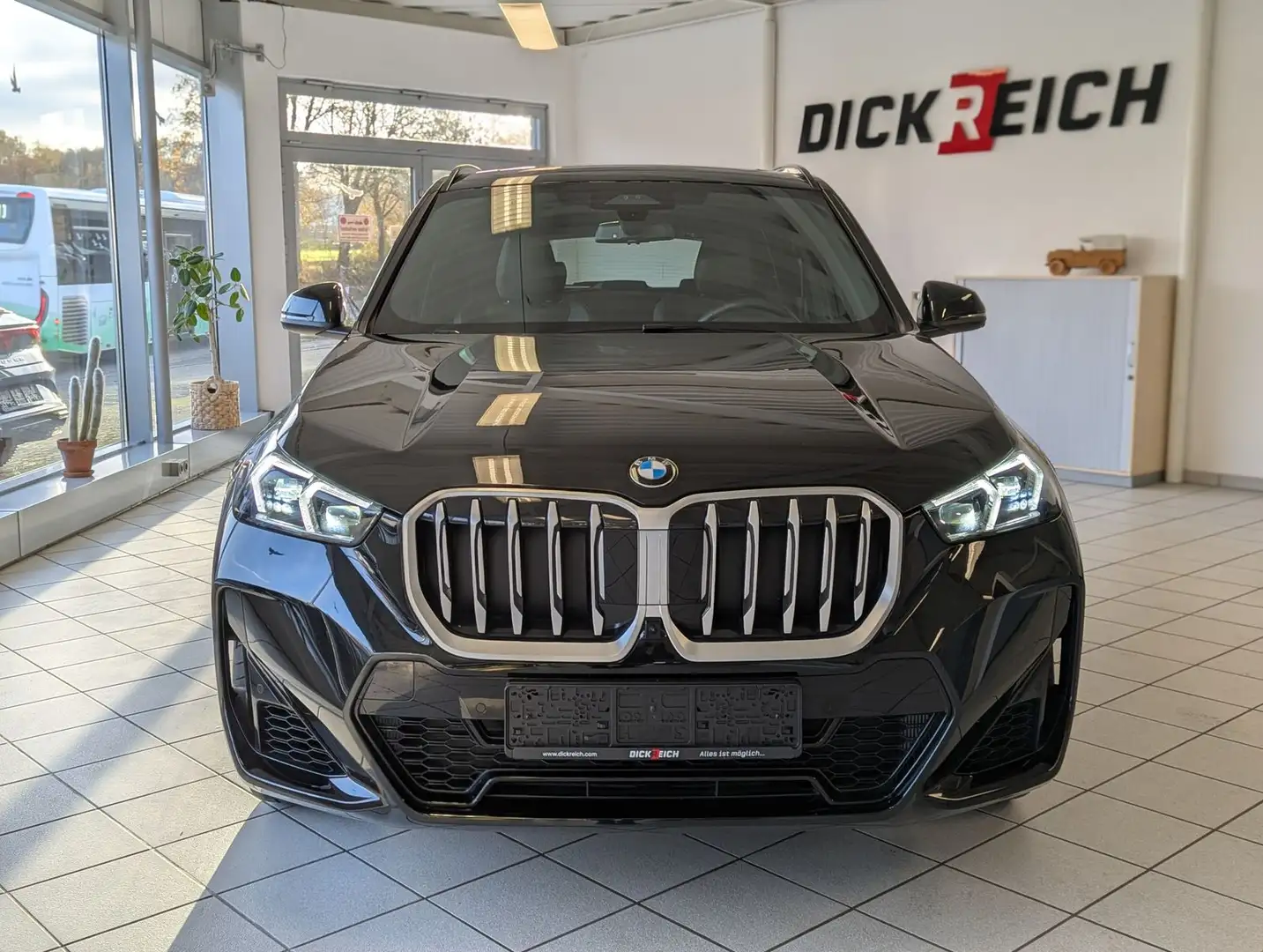 BMW X1 23 i M-Sport Innovat.-Comfort-Paket Pano AHK Schwarz - 2