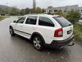 Skoda Octavia COMBI SCOOT PLUS 4X4 2.0 TDI 140CH Weiß - thumbnail 4