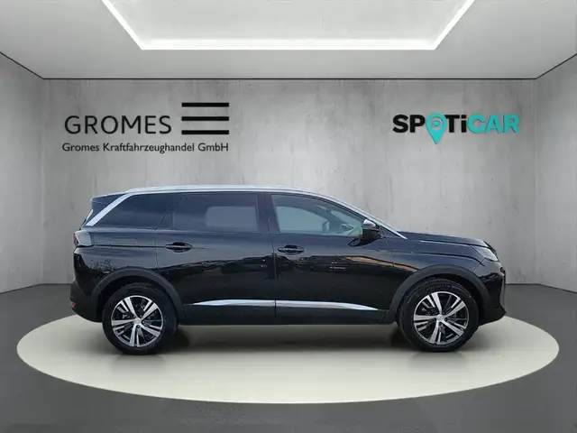 Peugeot 5008 view 2
