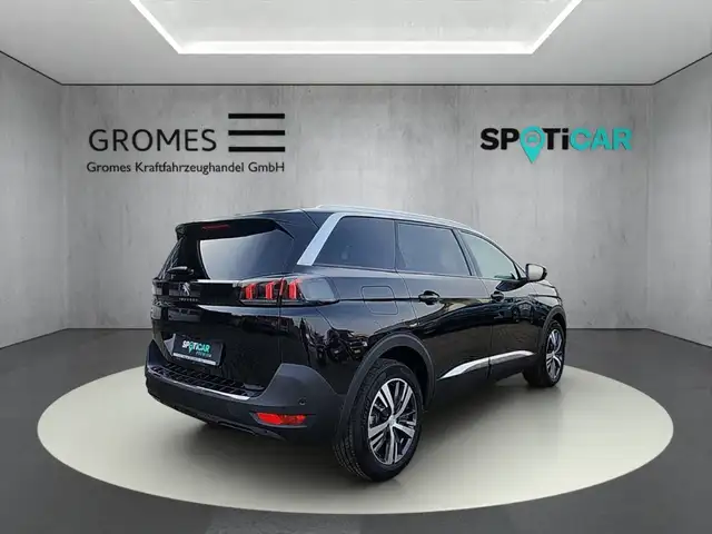 Peugeot 5008 view 3