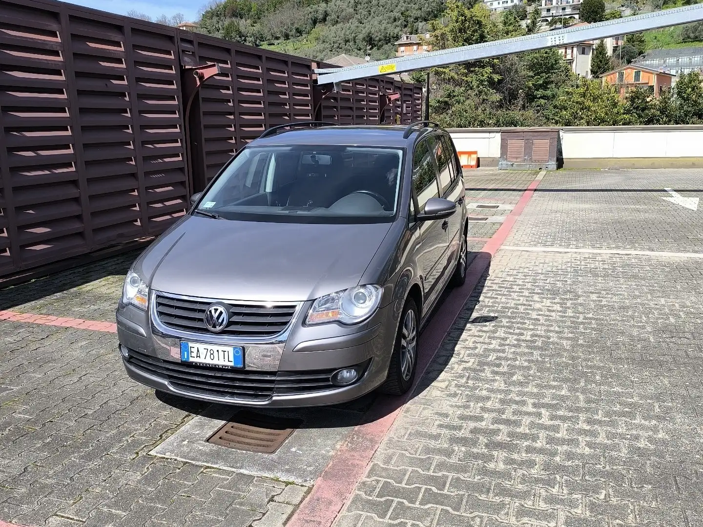 Volkswagen Touran 1.6 Trendline - 1