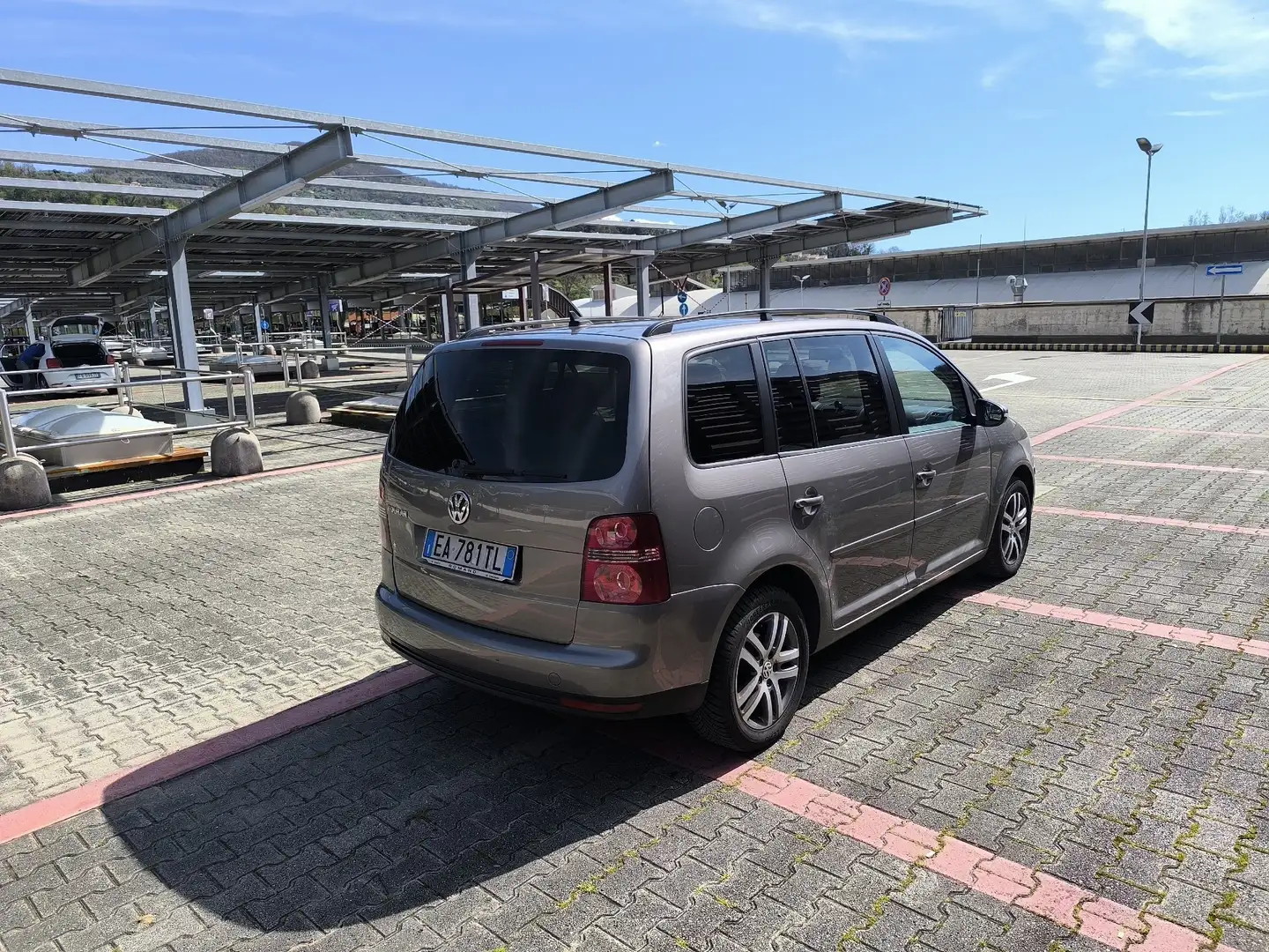 Volkswagen Touran 1.6 Trendline - 2