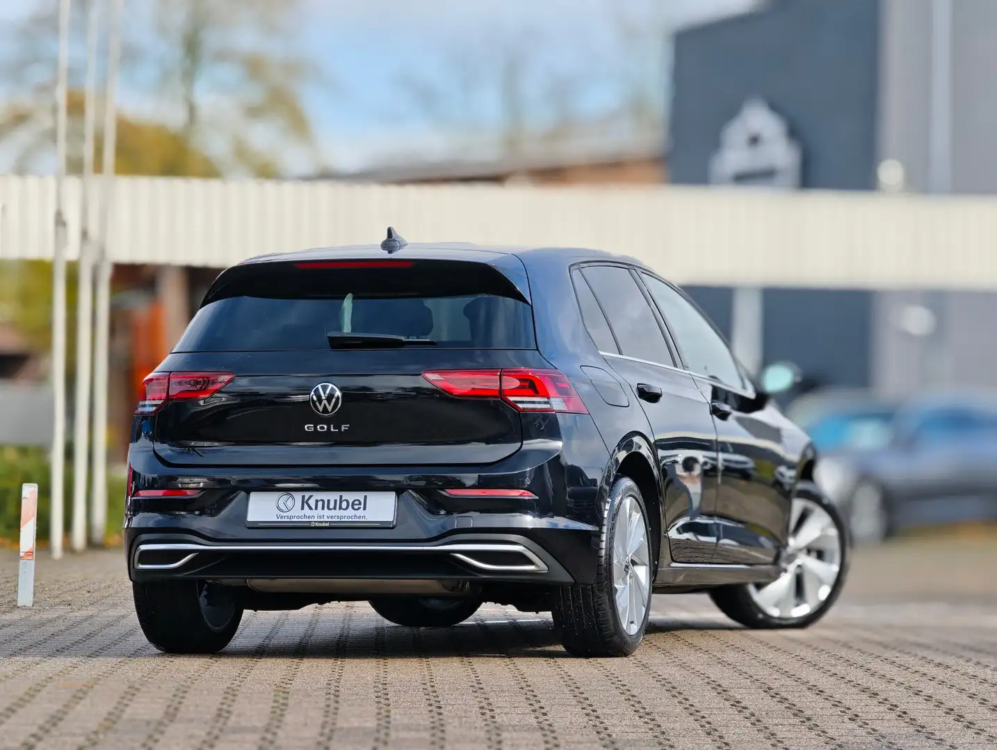 Volkswagen Golf VIII Style 1.5 TSI NAV*LEDplus*Pano*HarmanKardon* Schwarz - 2