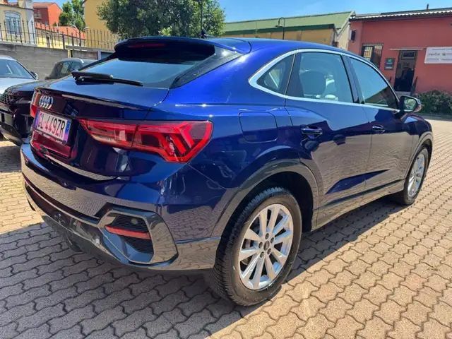 Audi Q3 view 7