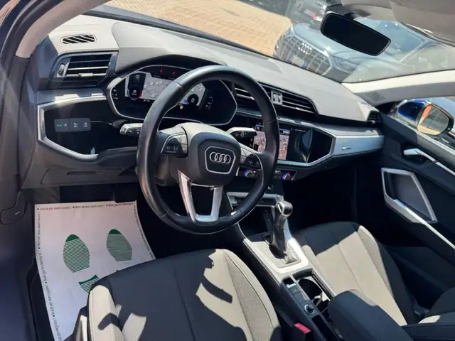 Audi Q3 view 13