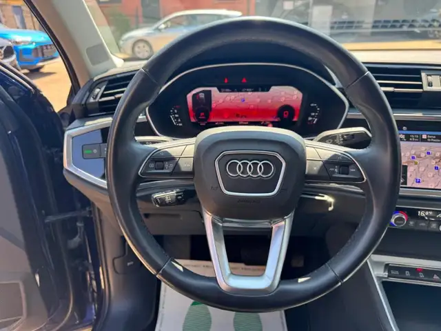 Audi Q3 view 8