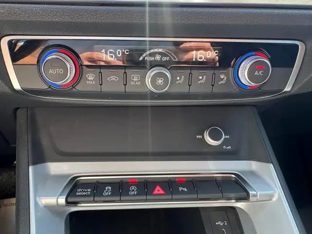 Audi Q3 view 12