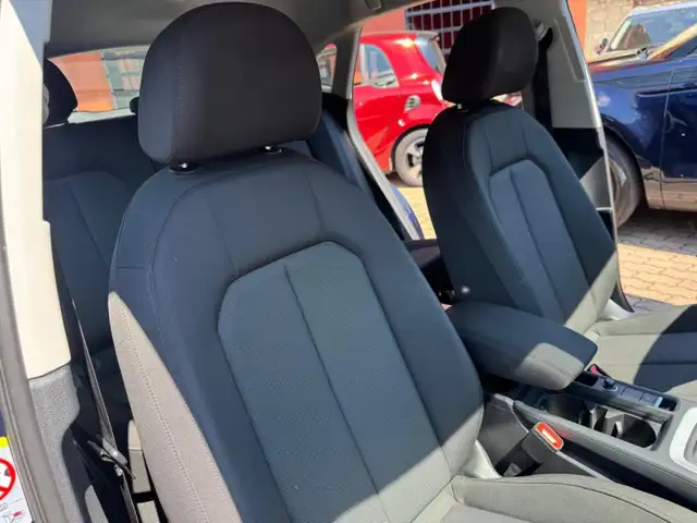 Audi Q3 view 15