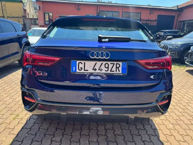 Audi Q3 view 5