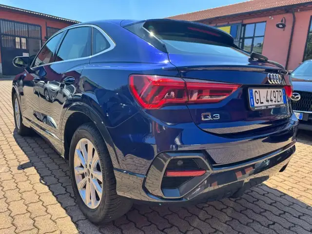 Audi Q3 view 6