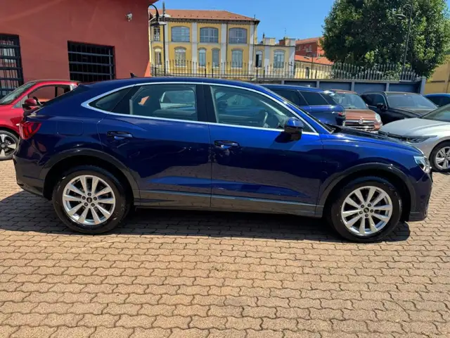 Audi Q3 view 4