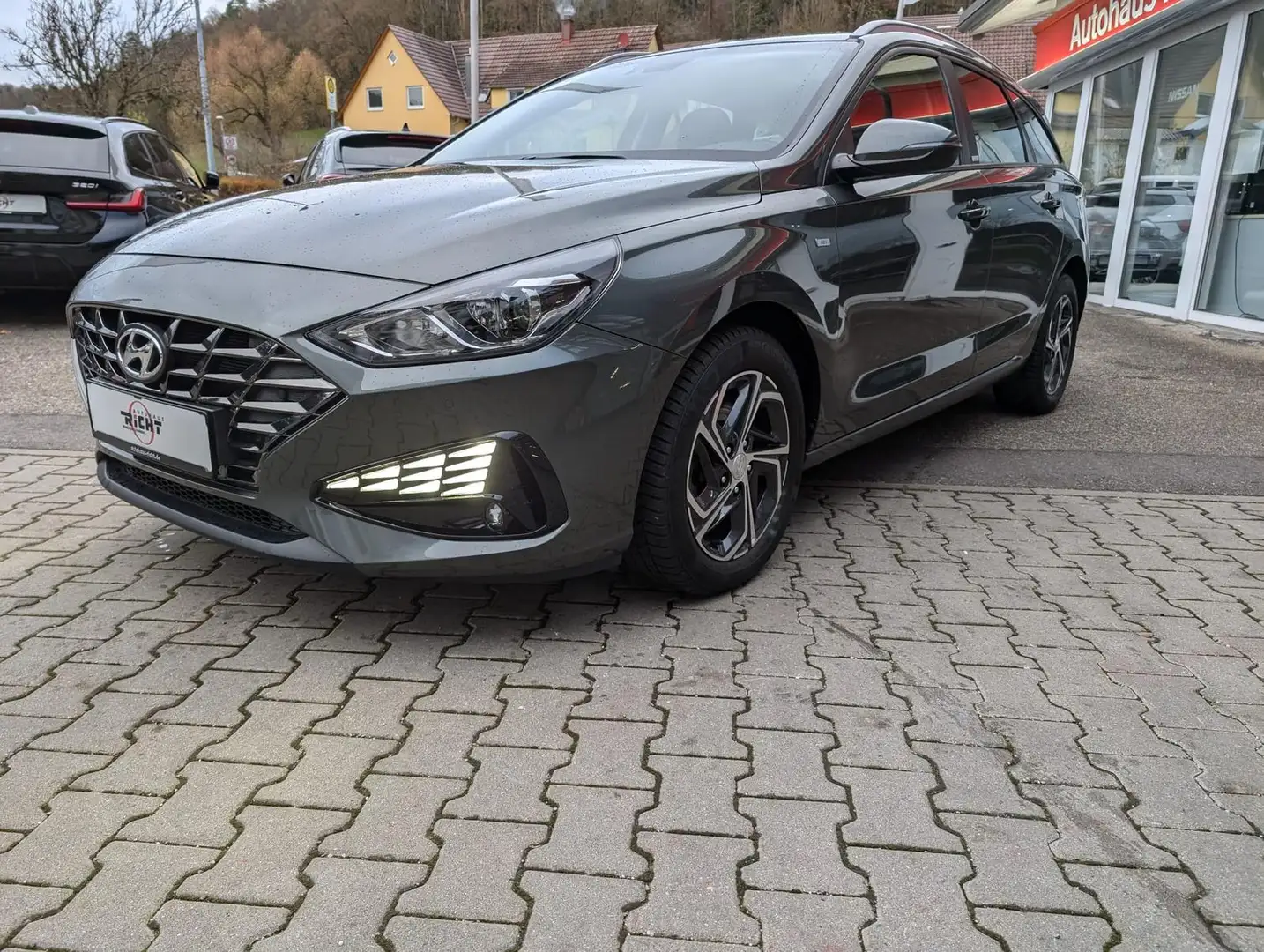 Hyundai i30 1.6 CRDi Aut. Trend Navi Kamera LHZ DAB Grey - 2