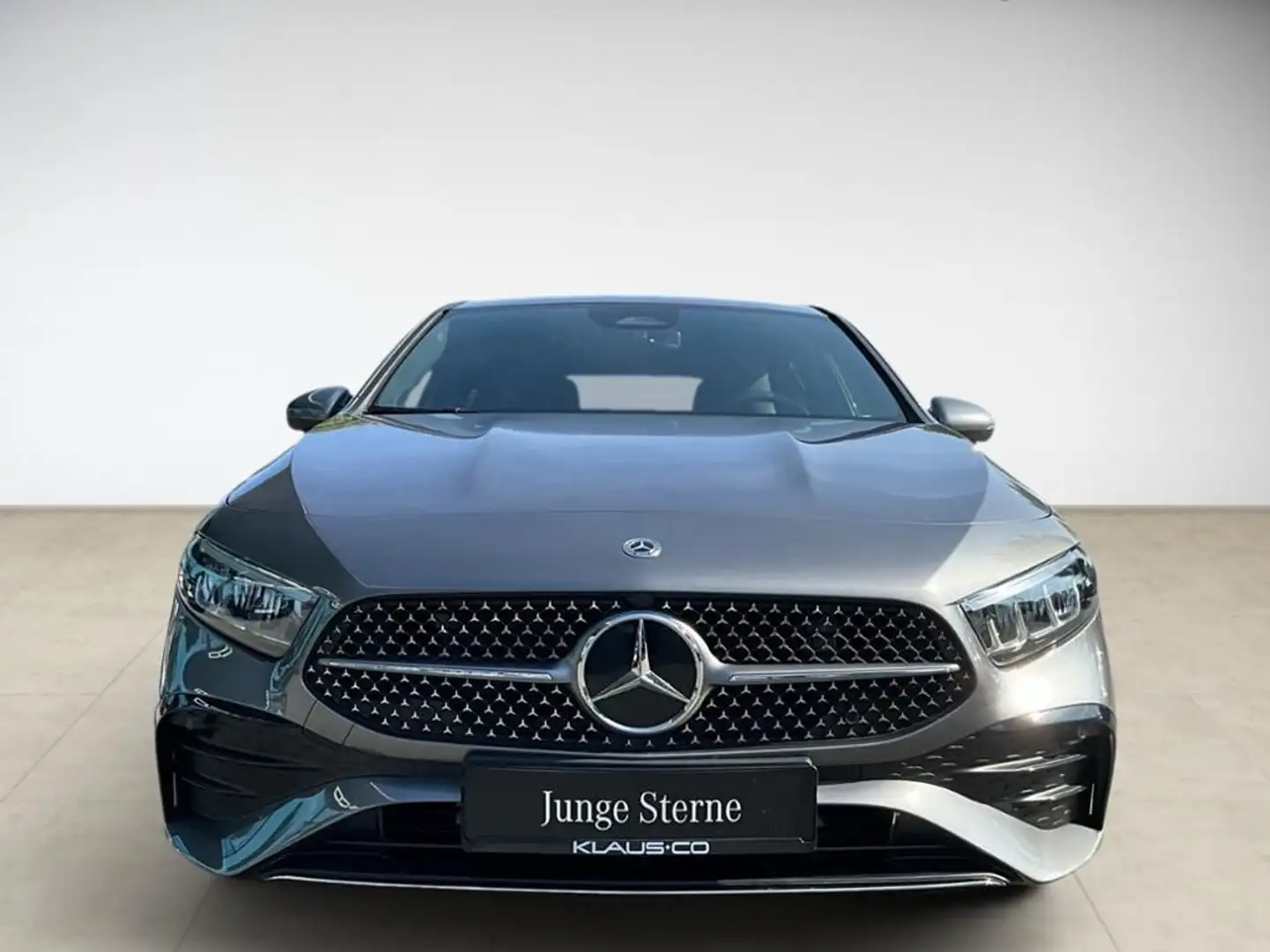 Mercedes-Benz A 200 AMG Style mit AHK Grau - 2