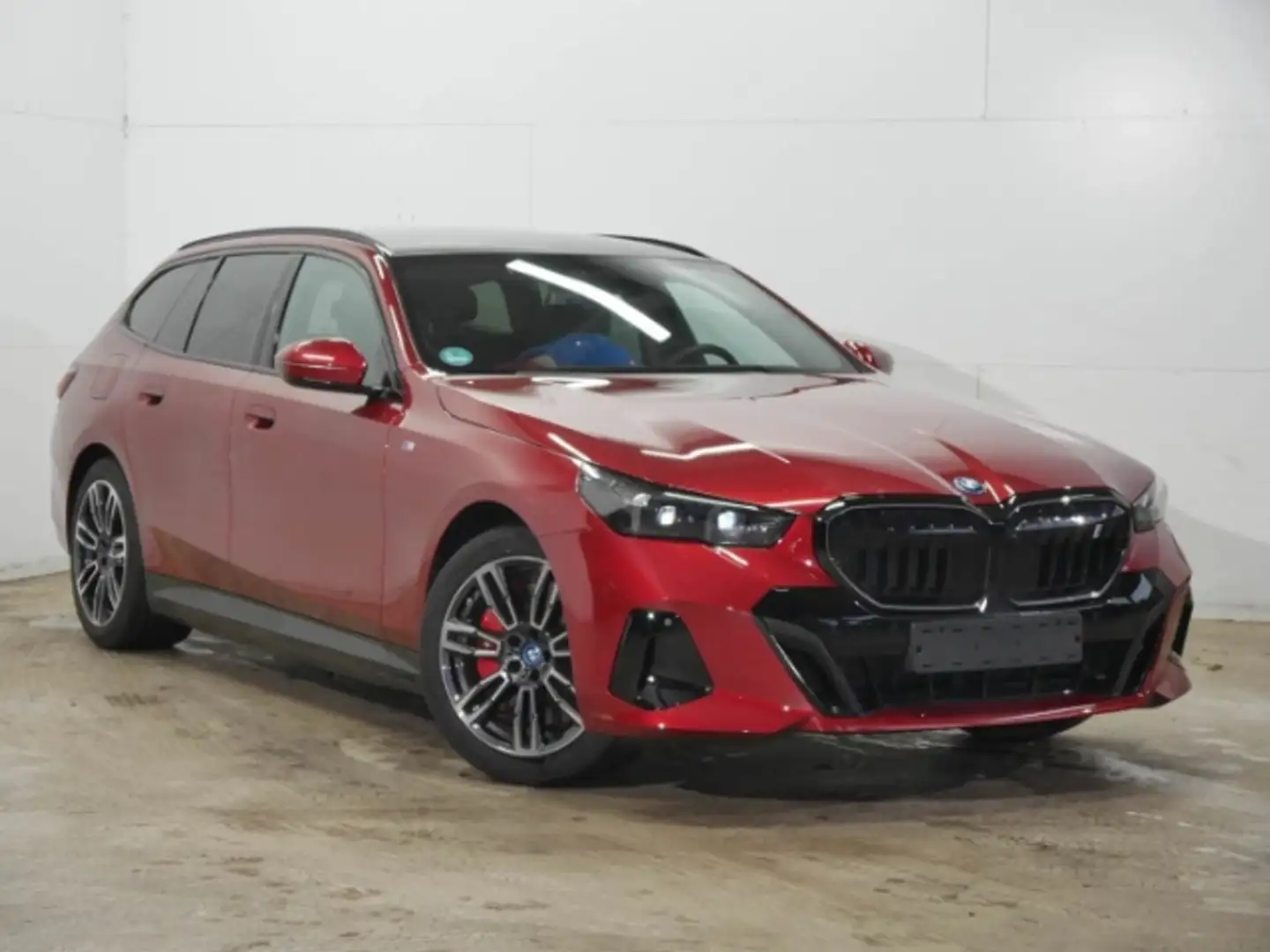 BMW i5 eDrive40 Tour M-Sport-Pro Pano AHK 19'' IconicGlow Rot - 2