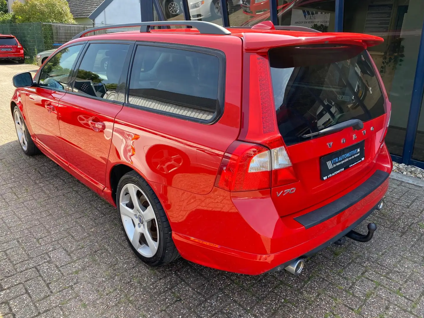 Volvo V70 2.5FT R-Design 230PK LEER / XENON / TREKHAAK / PDC Rosso - 2