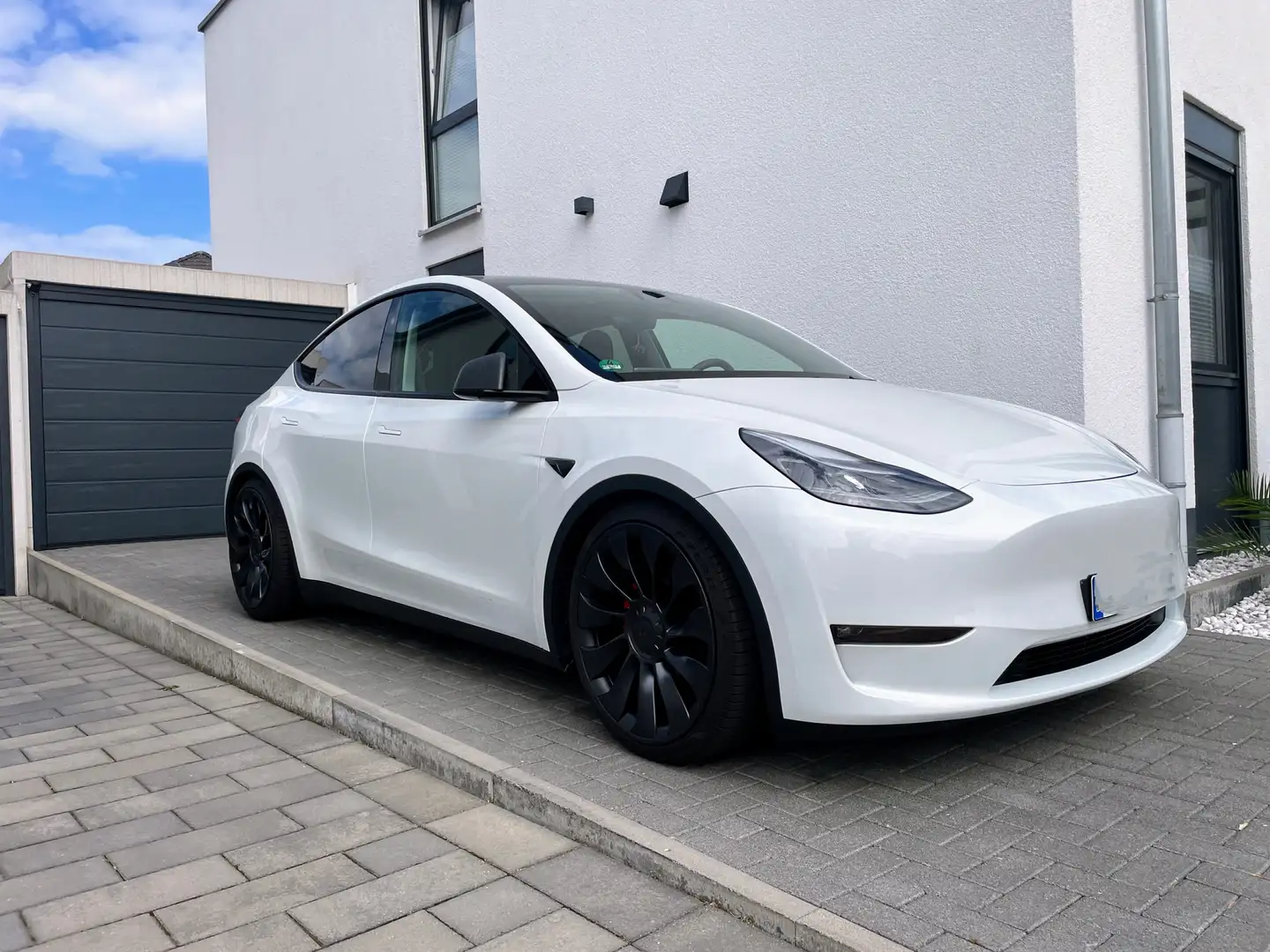 Tesla Model Y Model Y Performance Leasing 325,66E 35Mon. 15Tkm Weiß - 2