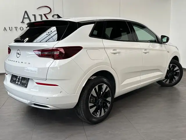 Opel Grandland view 4