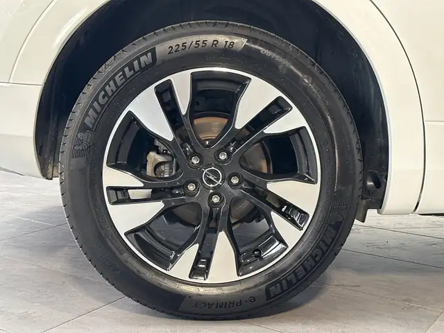Opel Grandland view 3