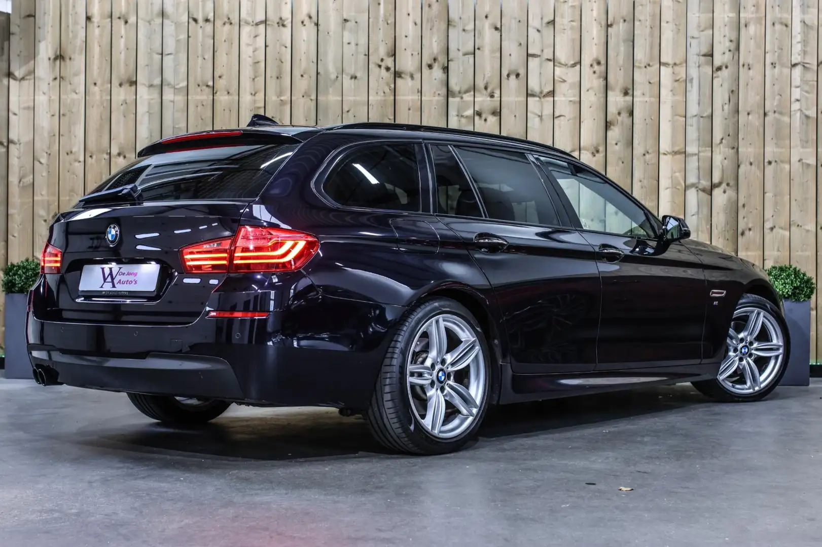 BMW 520 5-serie Touring 520i M-Sport *Pano*Camera*Keyless* Noir - 2