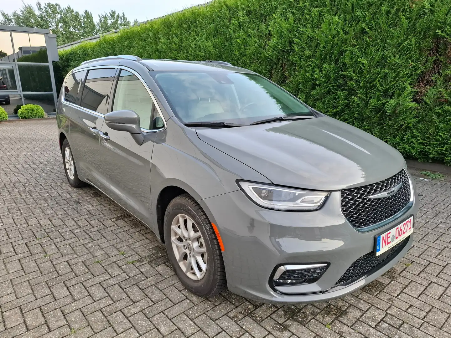 Chrysler Pacifica Gris - 1