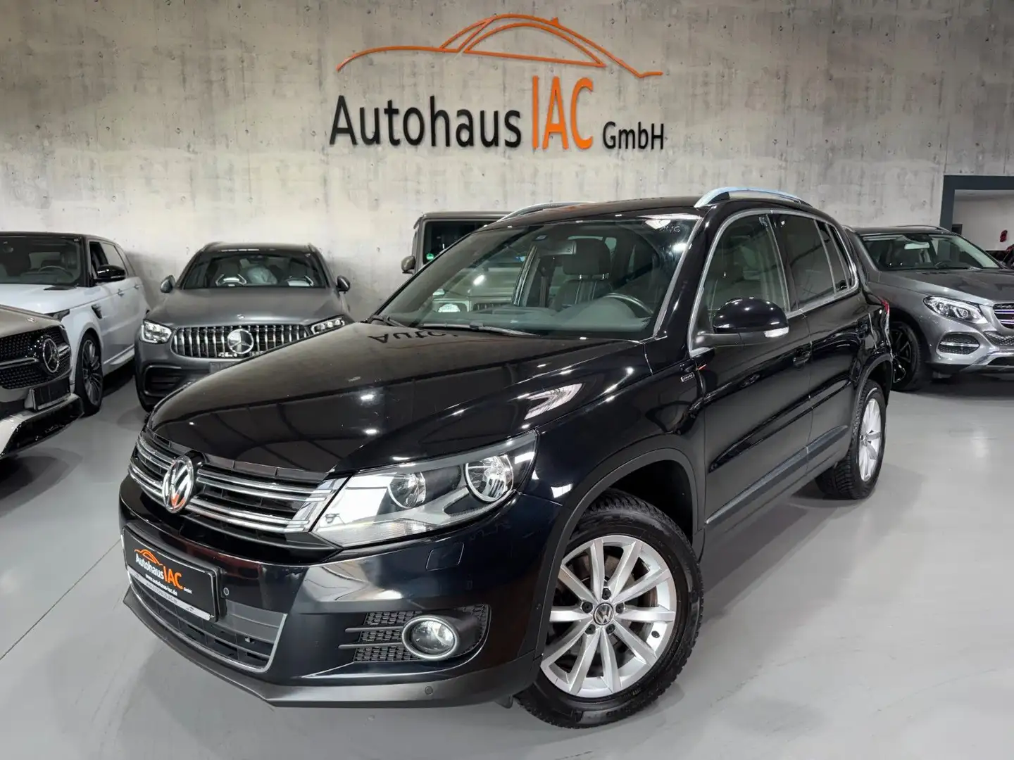 Volkswagen Tiguan Lounge Sport & Style/4Motion/SHZ/NAVI/AHK Czarny - 1