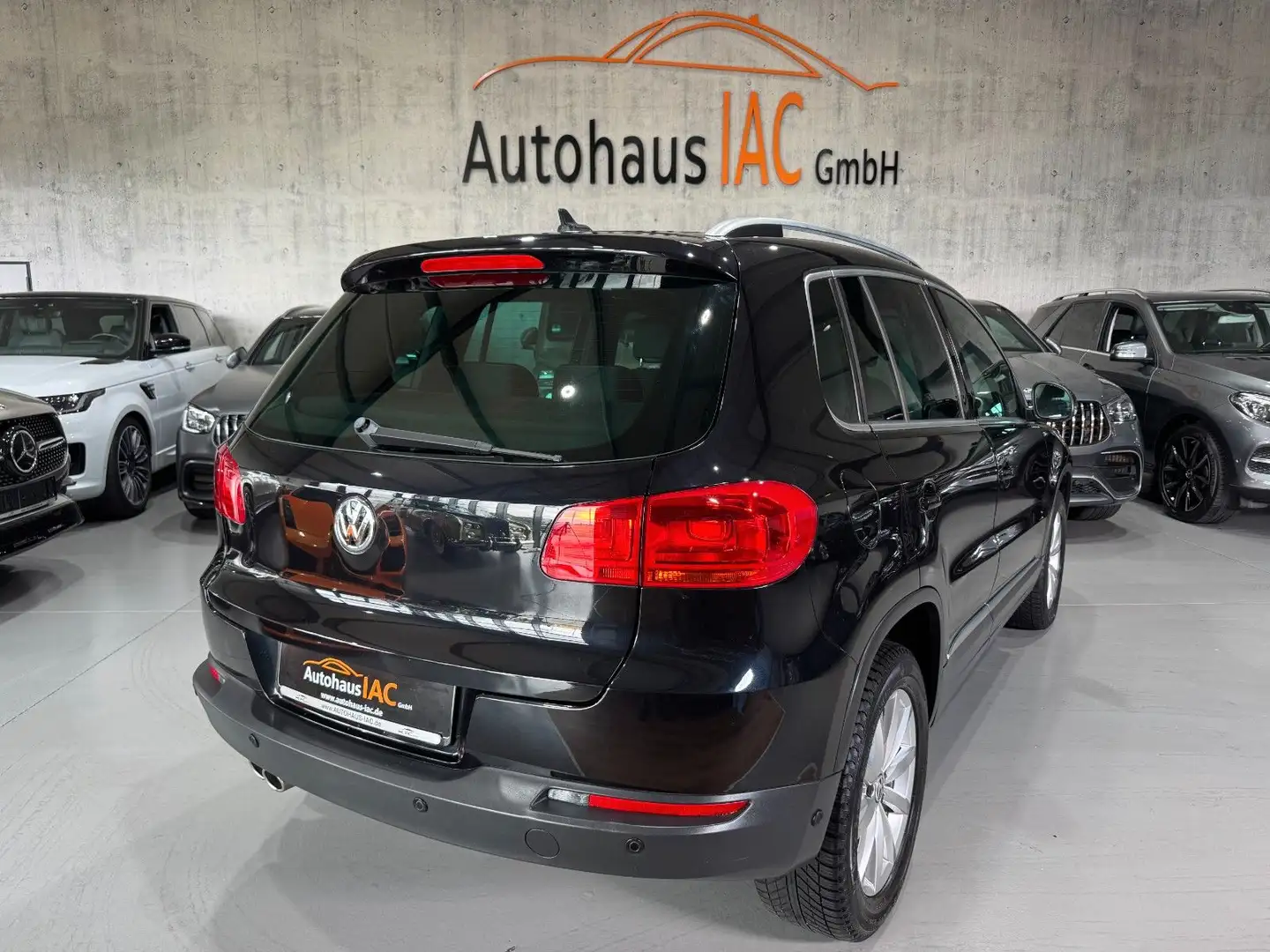 Volkswagen Tiguan Lounge Sport & Style/4Motion/SHZ/NAVI/AHK Czarny - 2