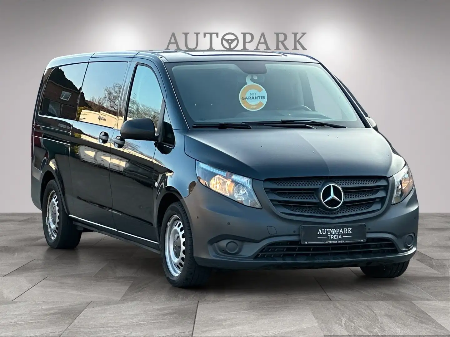 Mercedes-Benz Vito Tourer 119CDI Pro extralang (AHK-9 SITZER) Schwarz - 1