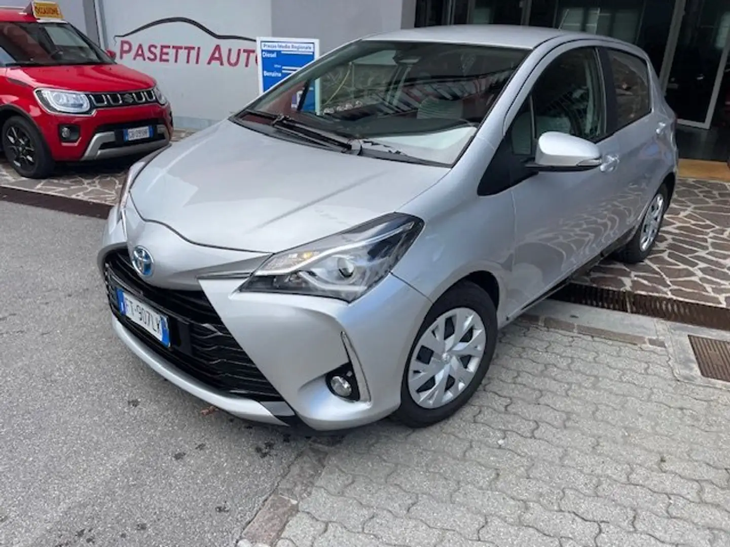 Toyota Yaris Yaris 5p 1.0 Active my18 Argent - 1
