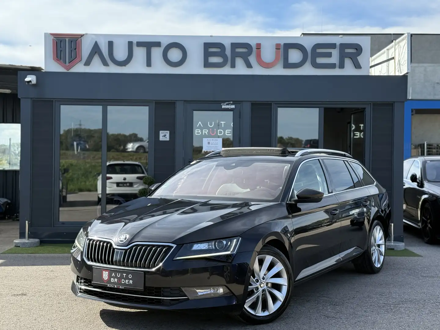 Skoda Superb Style 4x4 Schwarz - 2