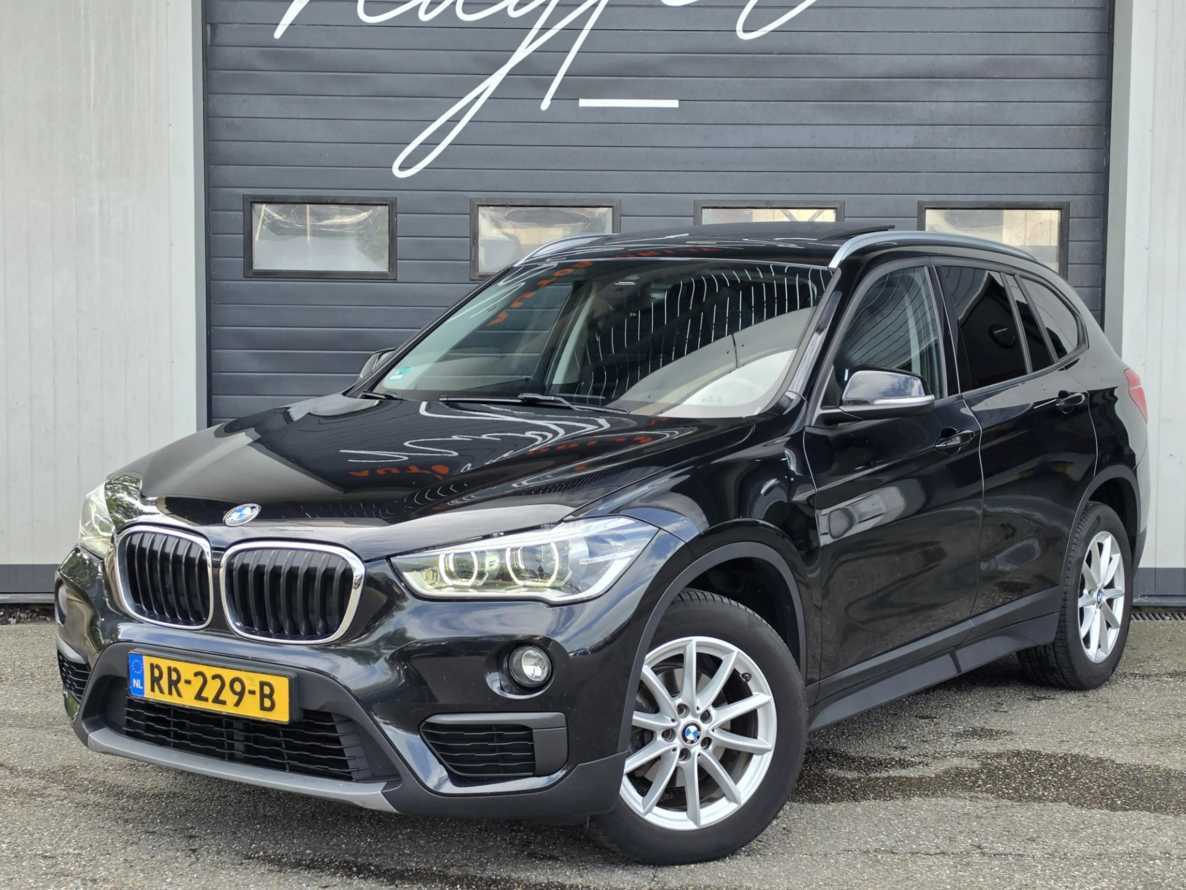 BMW X1 SDrive16d Executive|Panoramadak|LED|Stoelverwarmin — photo 5