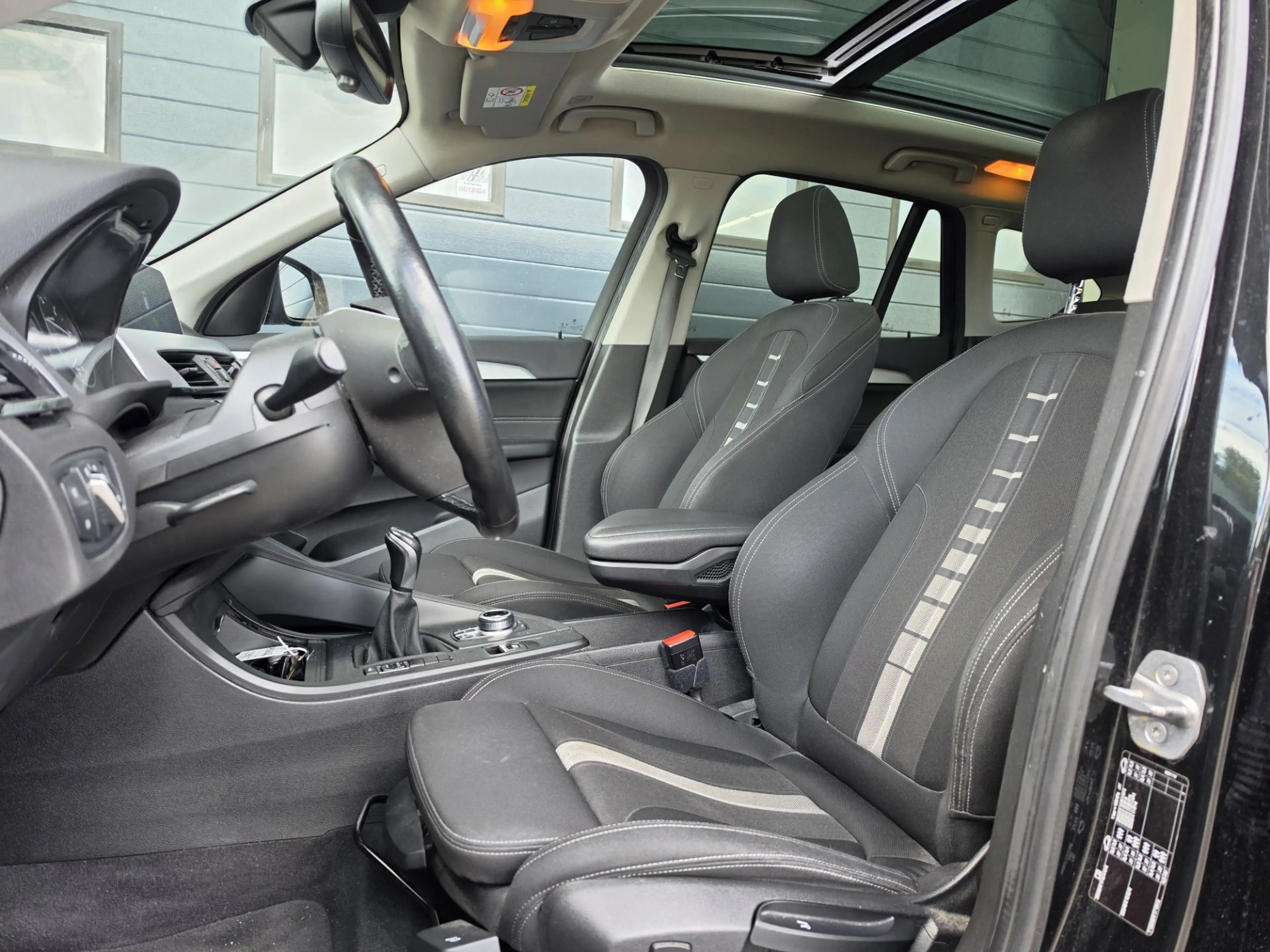 BMW X1 SDrive16d Executive|Panoramadak|LED|Stoelverwarmin — photo 6