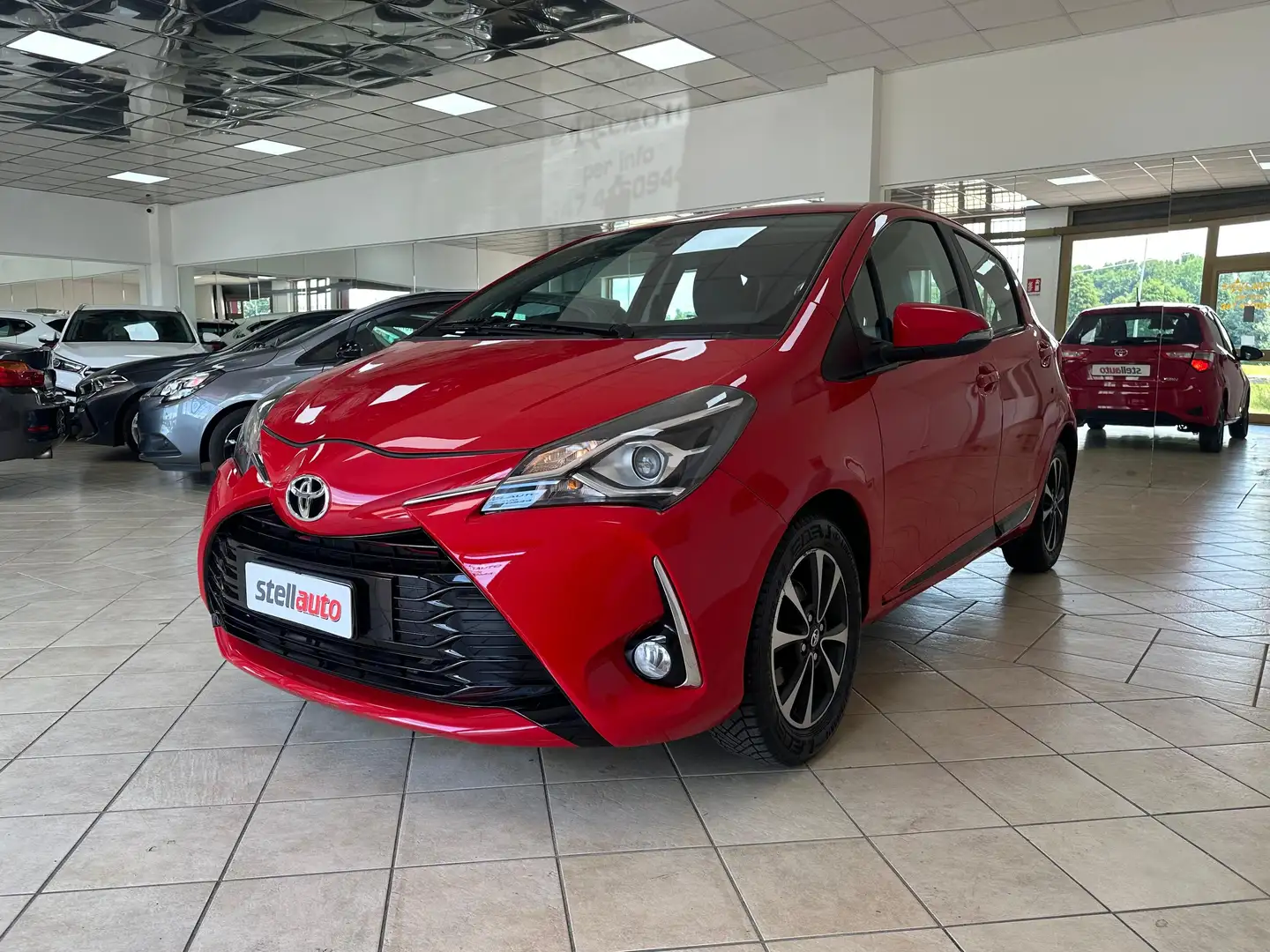 Toyota Yaris Yaris 5p 1.0 Active Rosso - 1