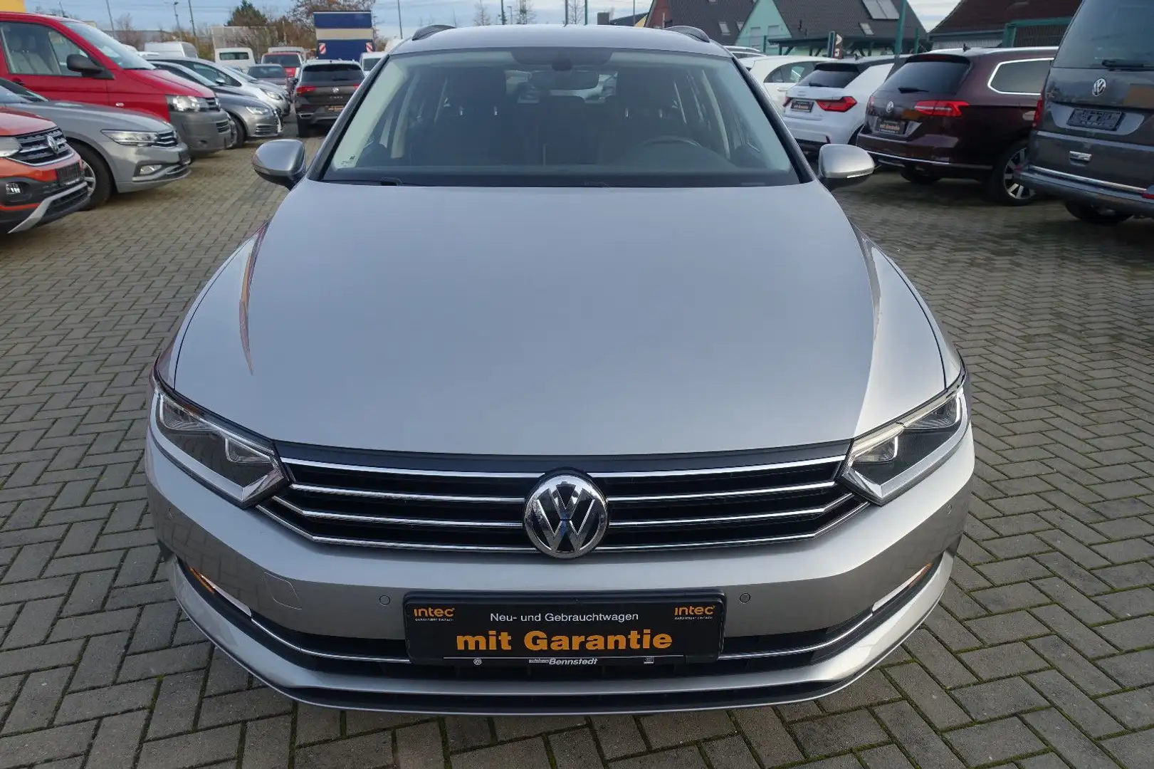 Volkswagen Passat Variant *ACC*3-Zonen Klima*AZV*Navi*1.Hand Grau - 2
