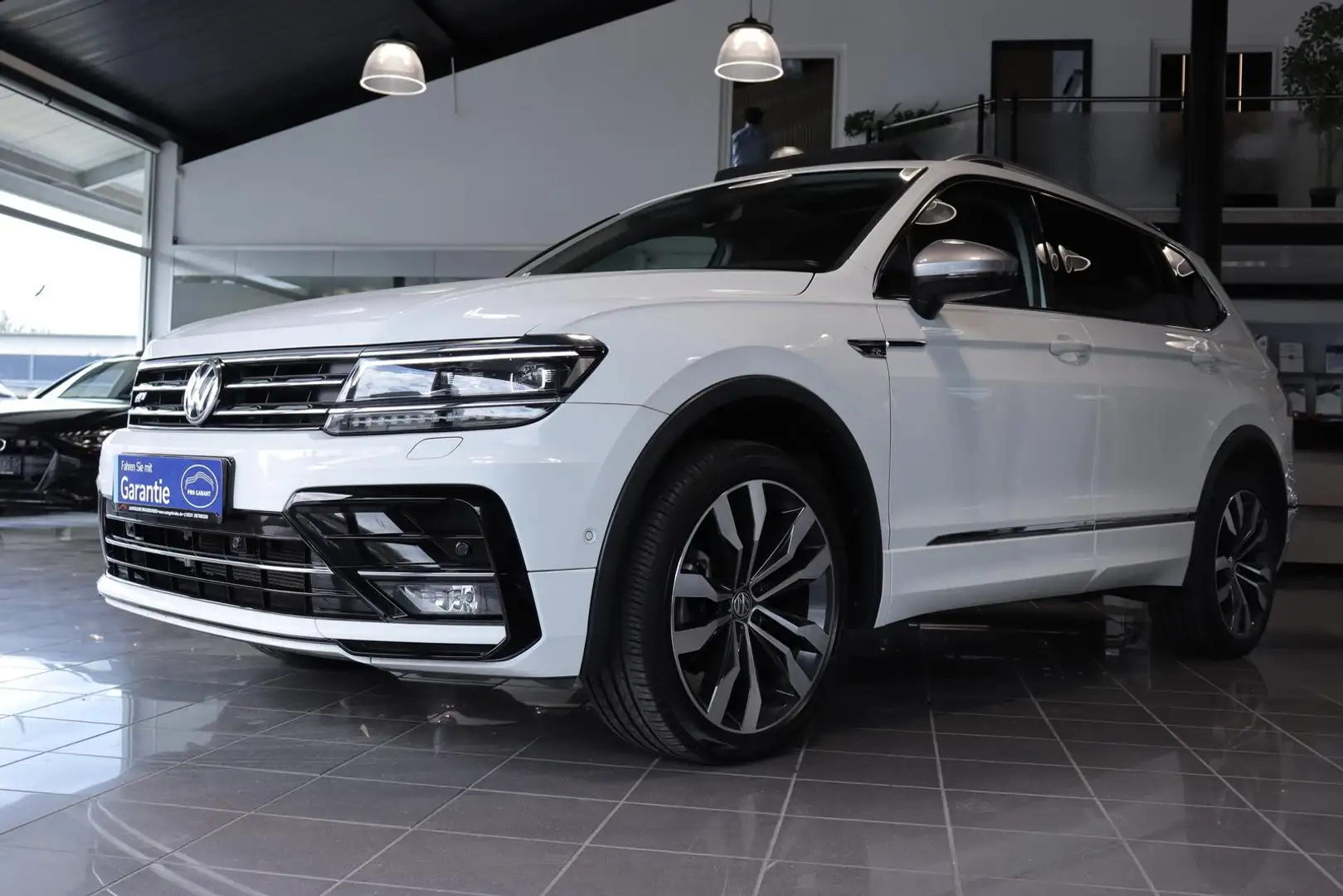 Volkswagen Tiguan Allspace 2.0 TDI Highl. 4M R-LINE 7-SITZE Weiß - 2