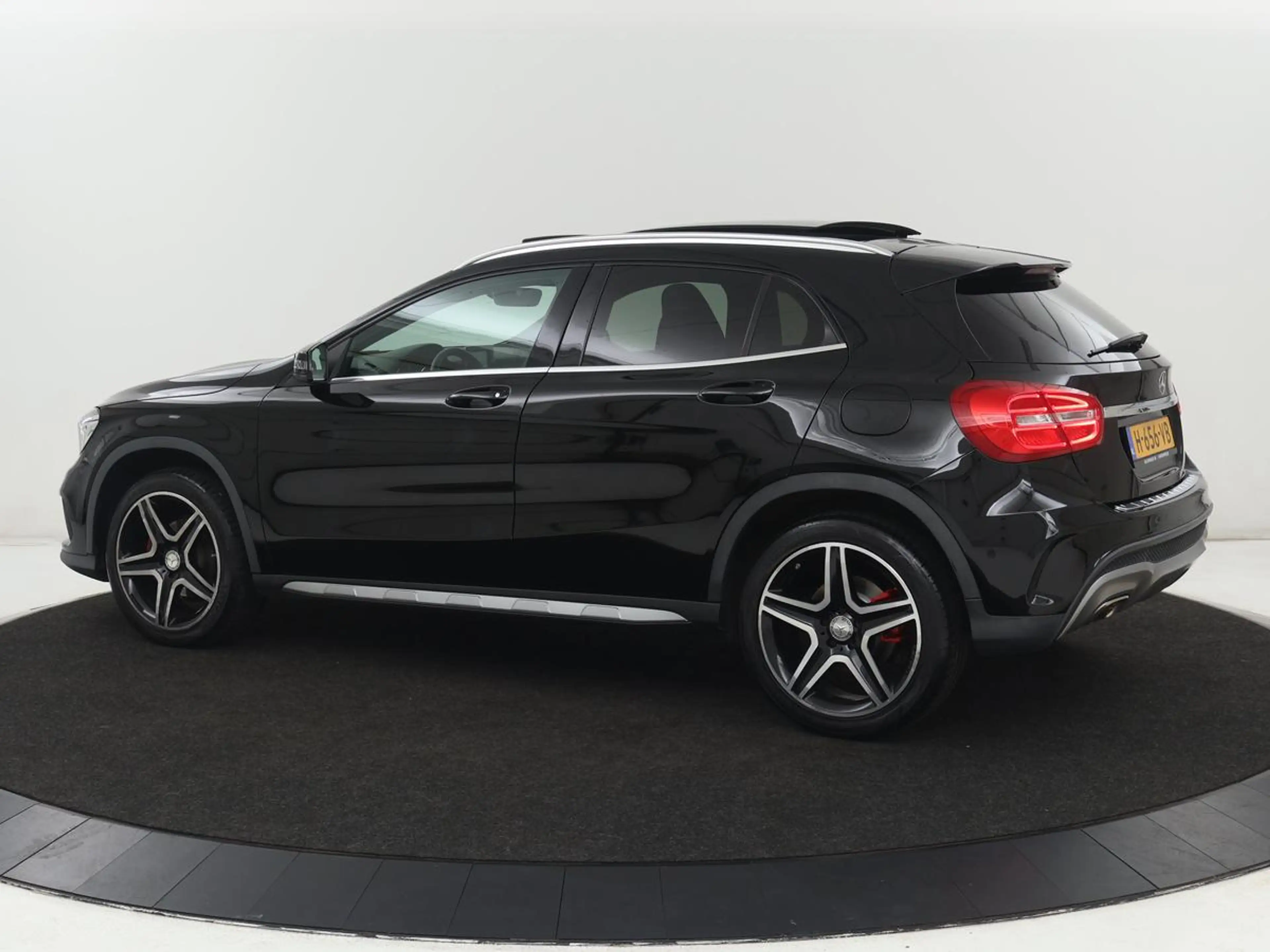 Mercedes-Benz GLA 200 AMG Line | Panoramadak | Stoelverwarming | Leder/A — photo 2